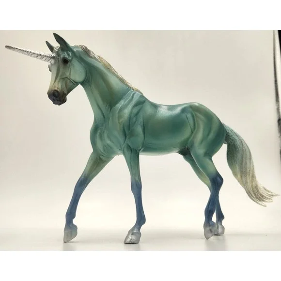 Retired Breyer LE MUR EXCLUSIVE Unicorn Of The Sea 62060 with Sequin Cape - Picture 2 of 16